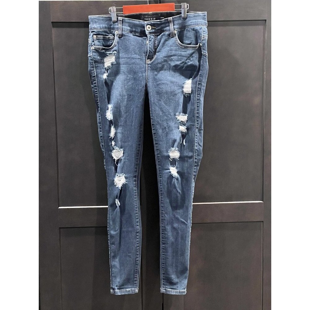 TORRID WOMENS PREMIUM STRETCH BOMBSHELL SKINNY BLUE DISTRESSED DENIM JEAN SZ 12R
